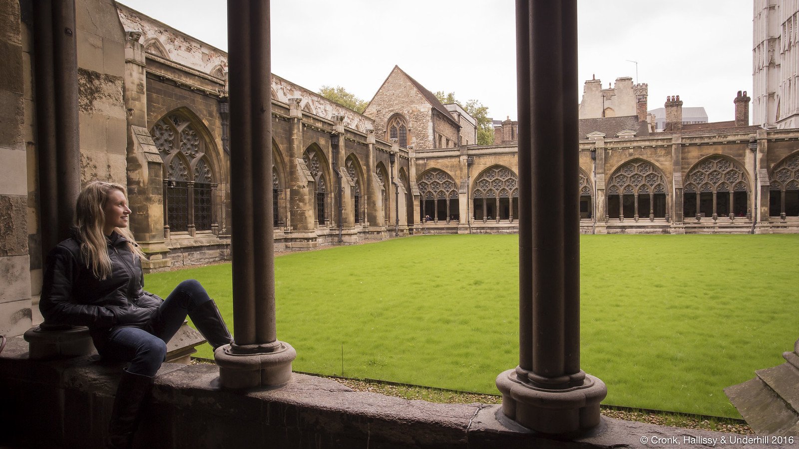 회랑 (Cloisters)
